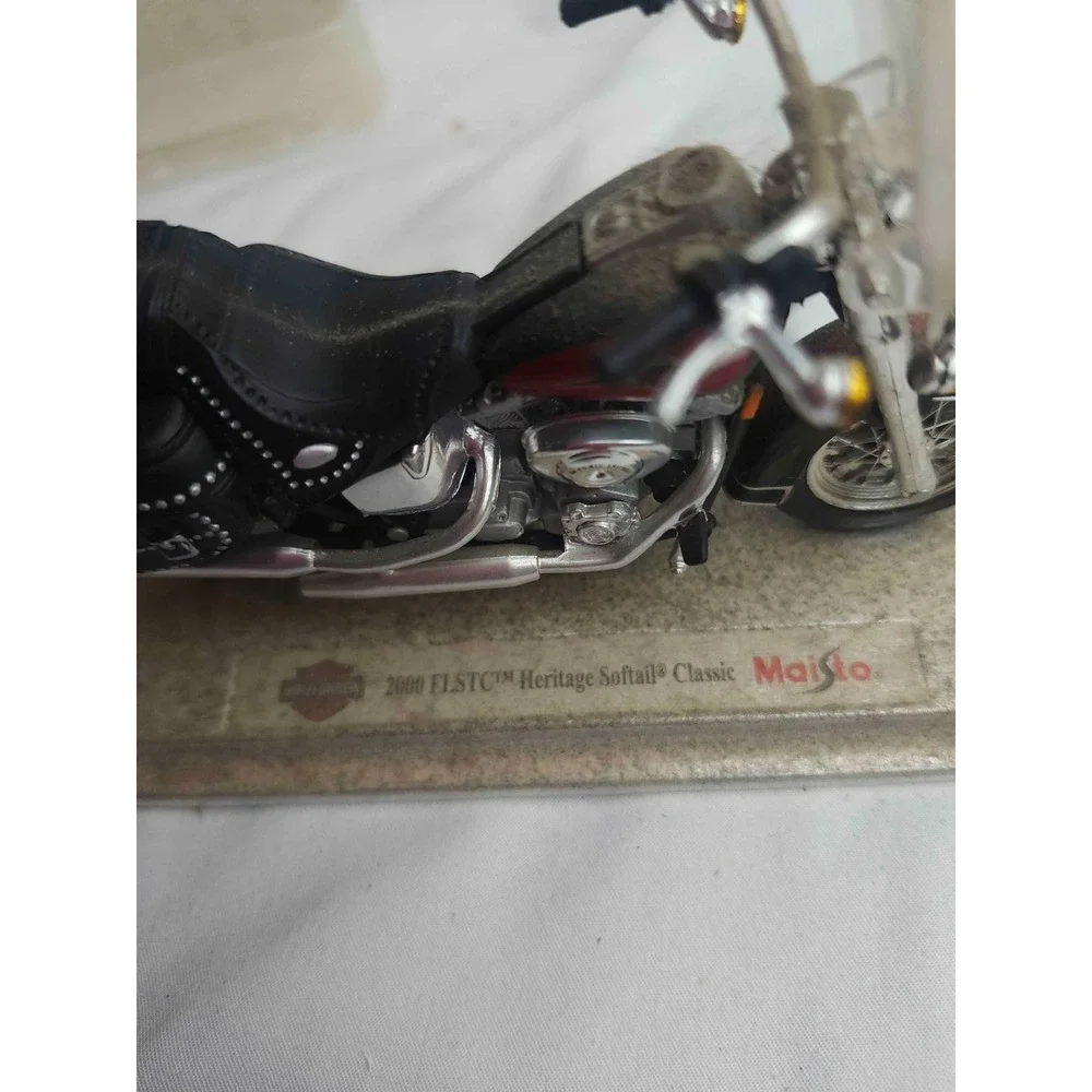 Vintage Maisto 2000 FLSTC Heritage Softail Classic Harley-Davidson Motorcycle